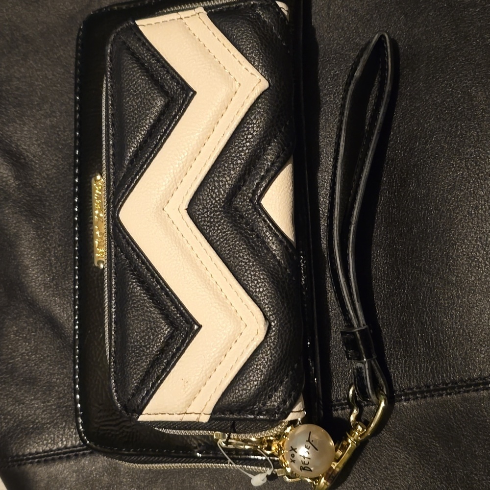 Betsy Johnson black Chevron patent leather wallet clutch nwot